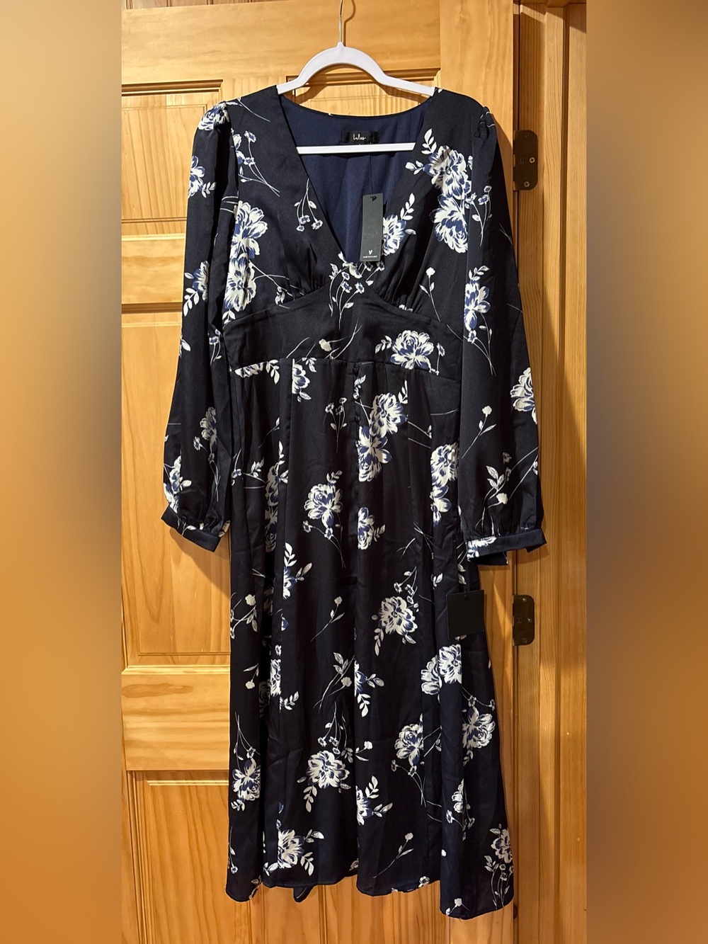 Lulus Beautiful Details Navy Blue Floral Long Sleeve Midi Dress size L NWT